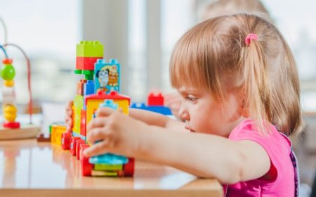 Bebek ve Çocuklarda Oyuncak Seçimi: Gelişim Dönemlerine Göre Rehber